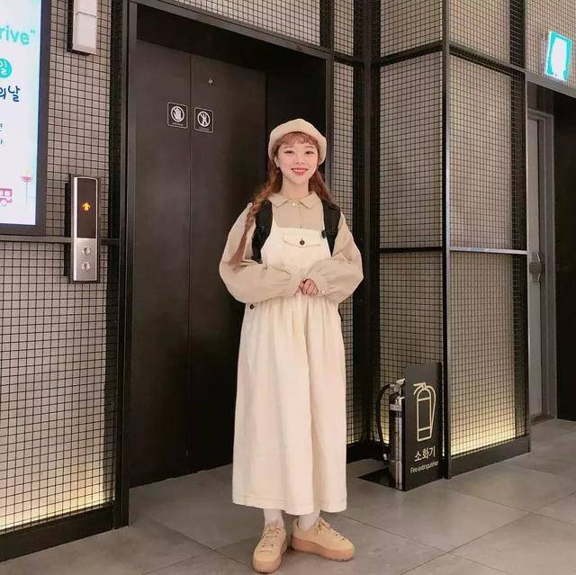 颜色|“裙子＋运动鞋”才是今夏最火CP，时髦显高又百搭，谁穿谁好看