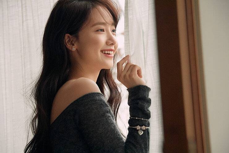 颜色|31岁林允儿居家女友大片来袭，穿针织毛衣温婉动人，太惊艳了