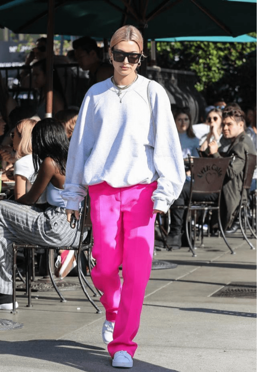 颜色|2021年入春流行“拖地裤+平底鞋”,简约舒适时髦,太好看了