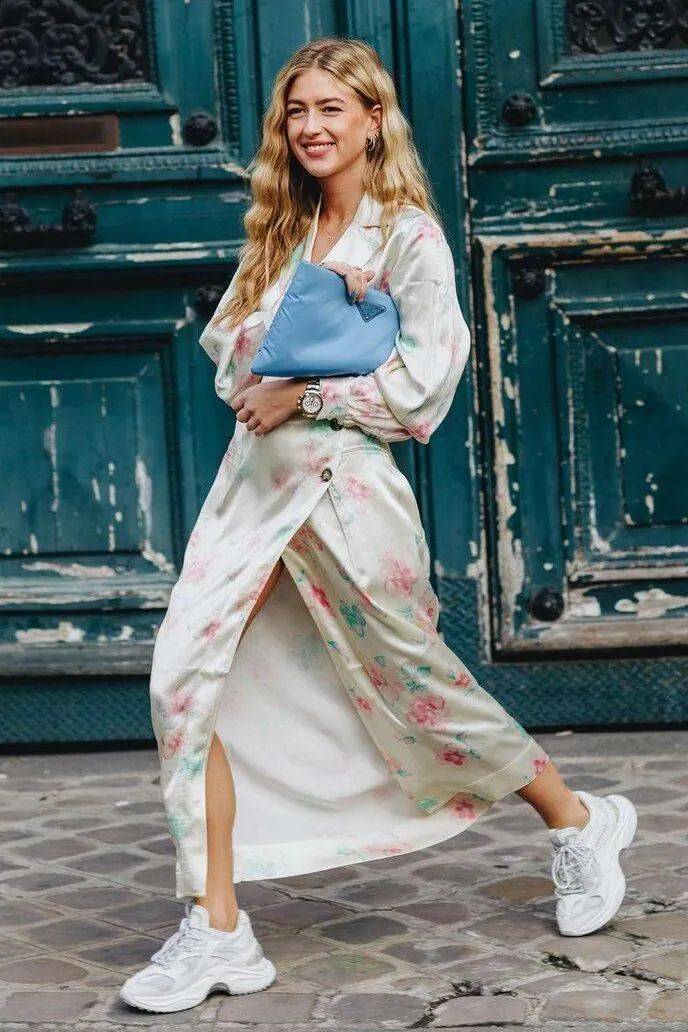 小白|今夏“裙子+运动鞋”这样穿,就是美得不一样!