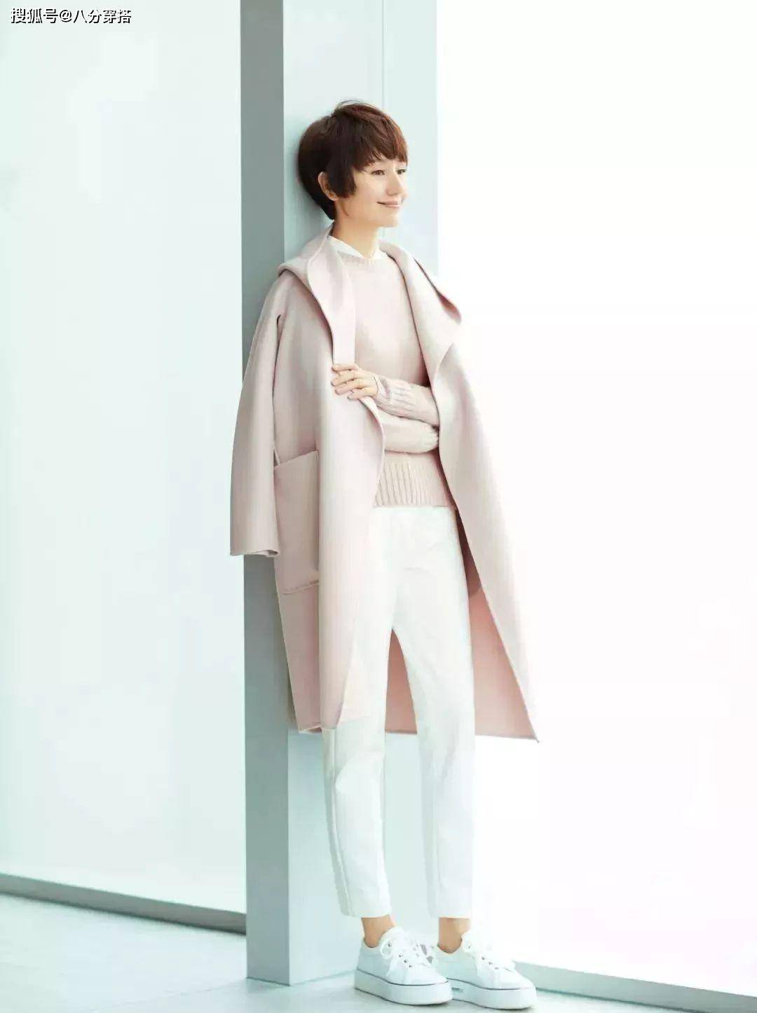 黑色|袁泉随便穿穿都很美，一袭黑色连衣裙端庄稳重，成熟优雅又有气场