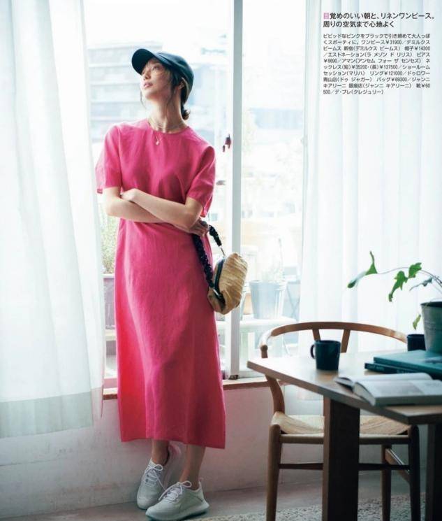 凉鞋|今夏火了一种穿法：“过膝长裙＋低跟鞋”，时髦高级还显腿长