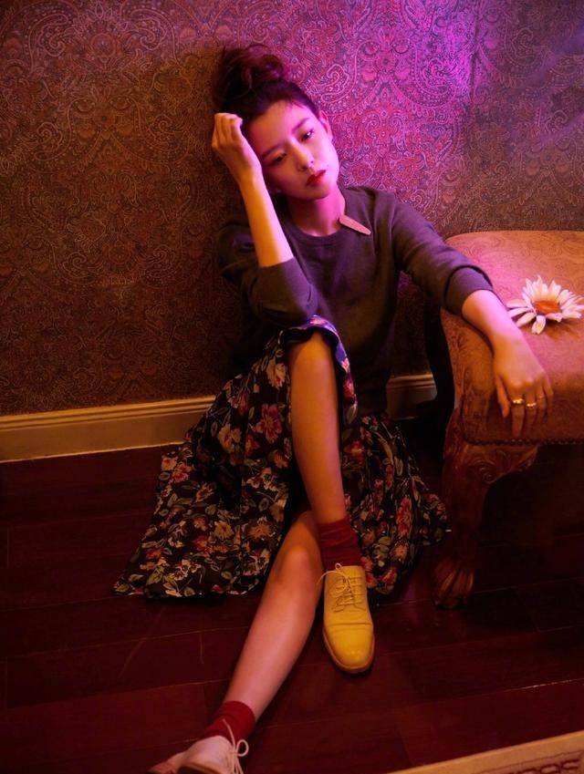 帆布鞋|小白鞋、帆布鞋该让位了，今年更流行“布洛克鞋”，怎么搭都好看