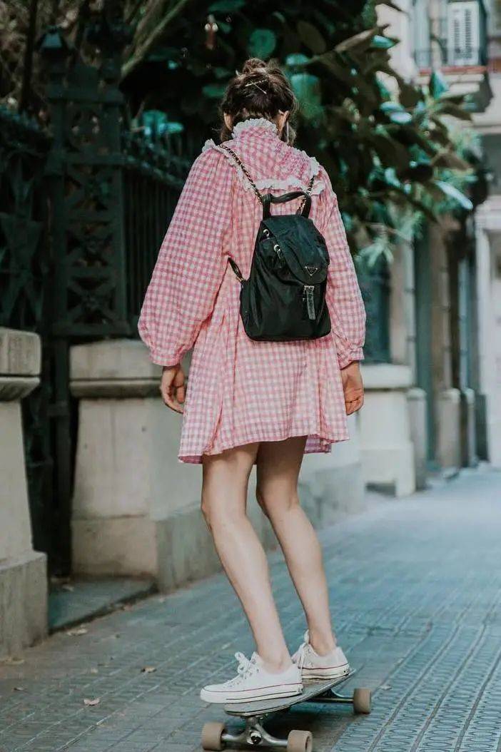 小白|“平底鞋+裙子”穿出女人最轻松,优雅的样子,巨时髦!