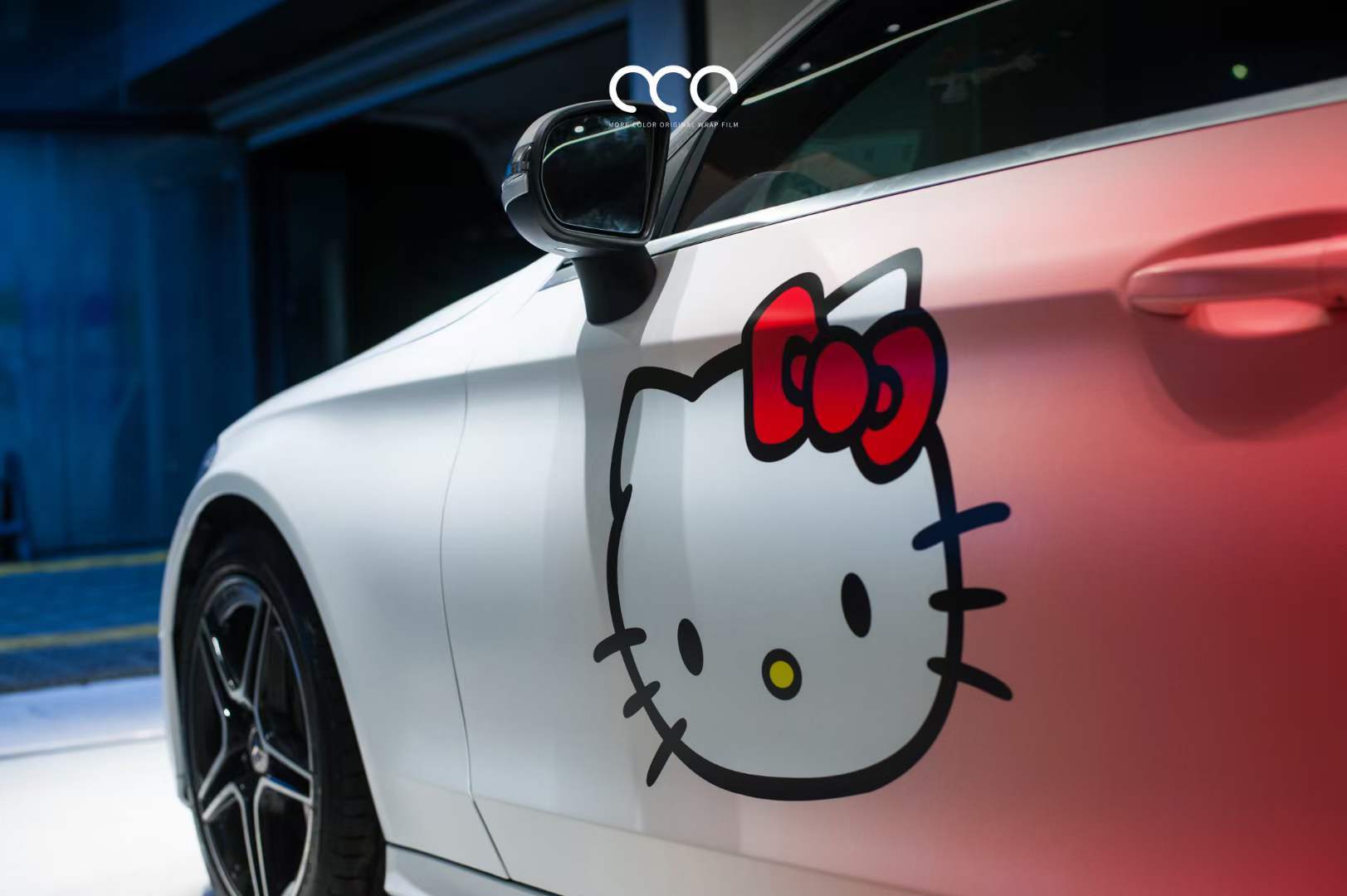 奔驰c汽车贴膜漫彩改色膜hellokitty彩绘