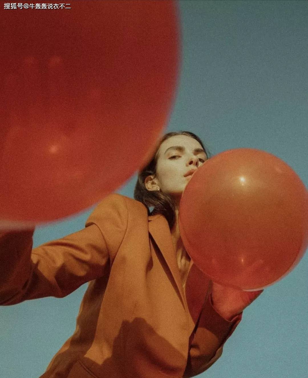 都靠|都靠这些颜色,拯救了我不想穿黑白灰的秋天