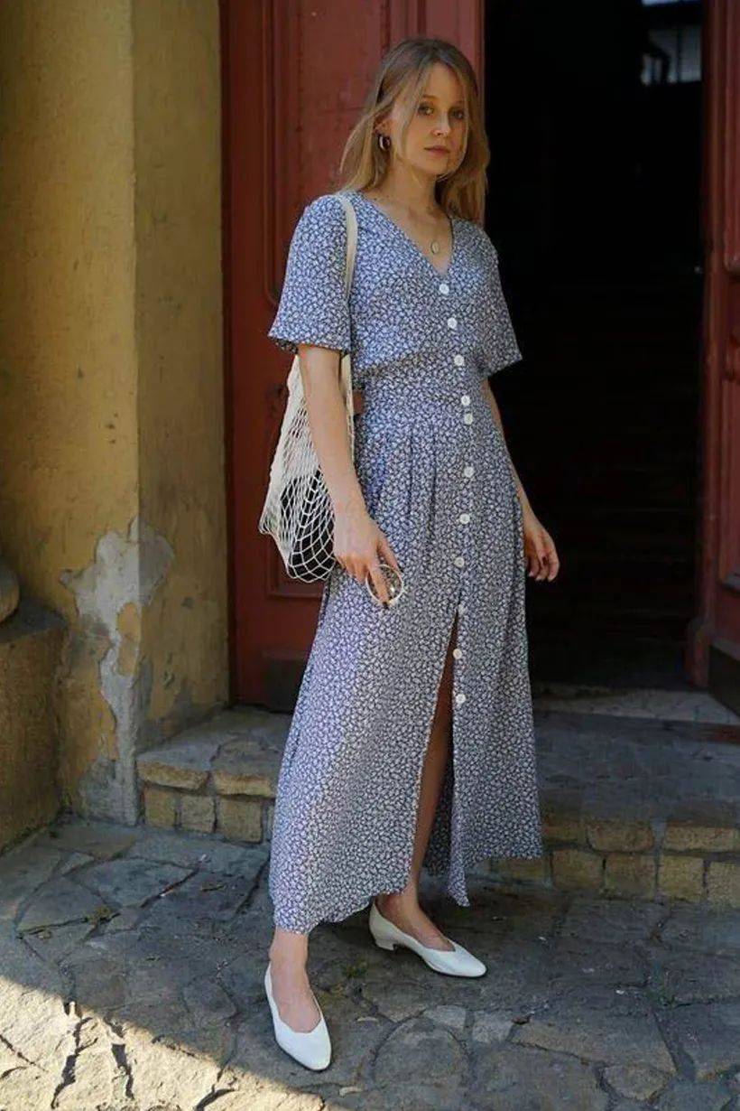 穆勒|别总穿高跟鞋啦！连衣裙＋平底鞋＝春季最简约大气的混搭cp！