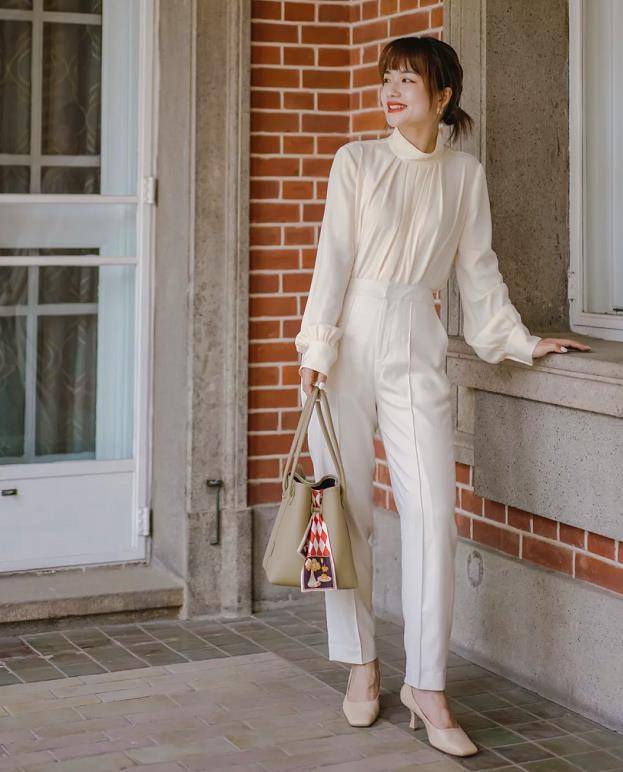 小个子|初秋，用九分裤配低跟鞋，显高又显腿长，小个子穿零出错