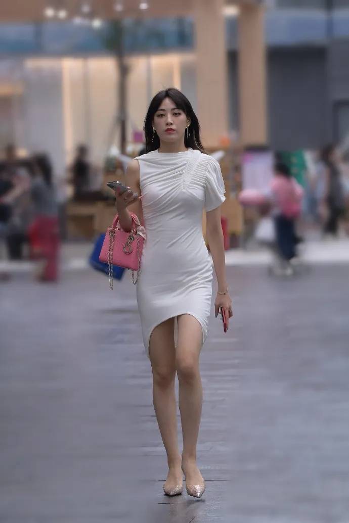 方法|如何穿出不随大流的风格？连衣裙配高跟鞋，美得温婉又优雅