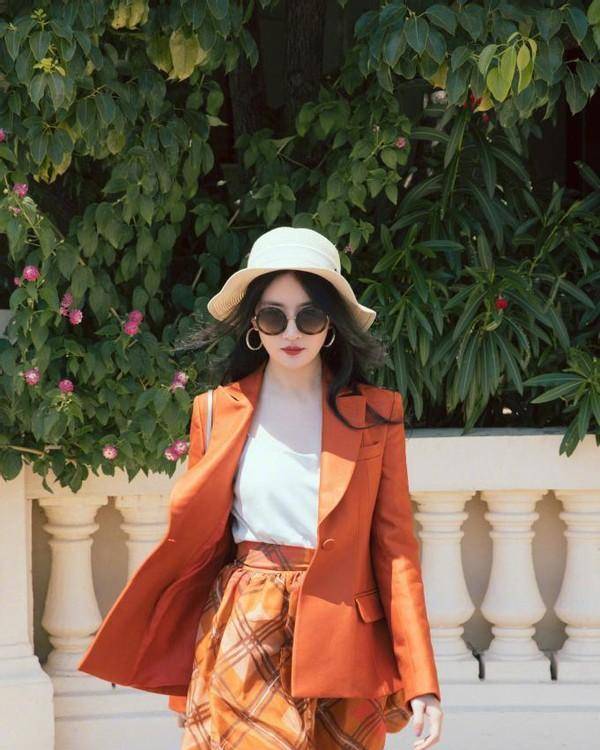 好身材|?又被刘亦菲惊艳了，挑战二次元粉发造型，又甜又酷令人心动