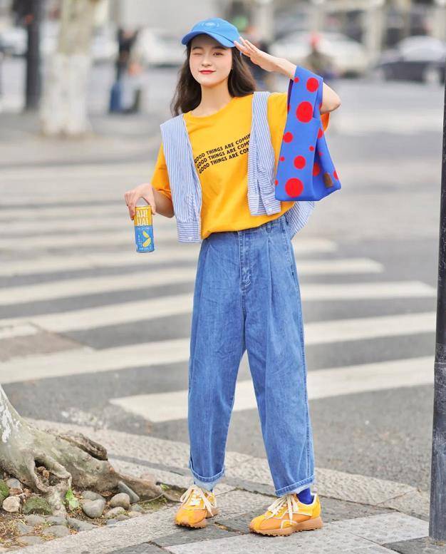 进行|“阔腿裤＋运动鞋”怎么搭更好看？掌握这些时髦小技巧，减龄大气