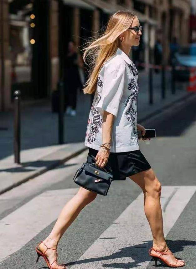 感觉|“裙子＋猫跟鞋”才是今夏最优雅的打开方式，舒适、时髦有女人味