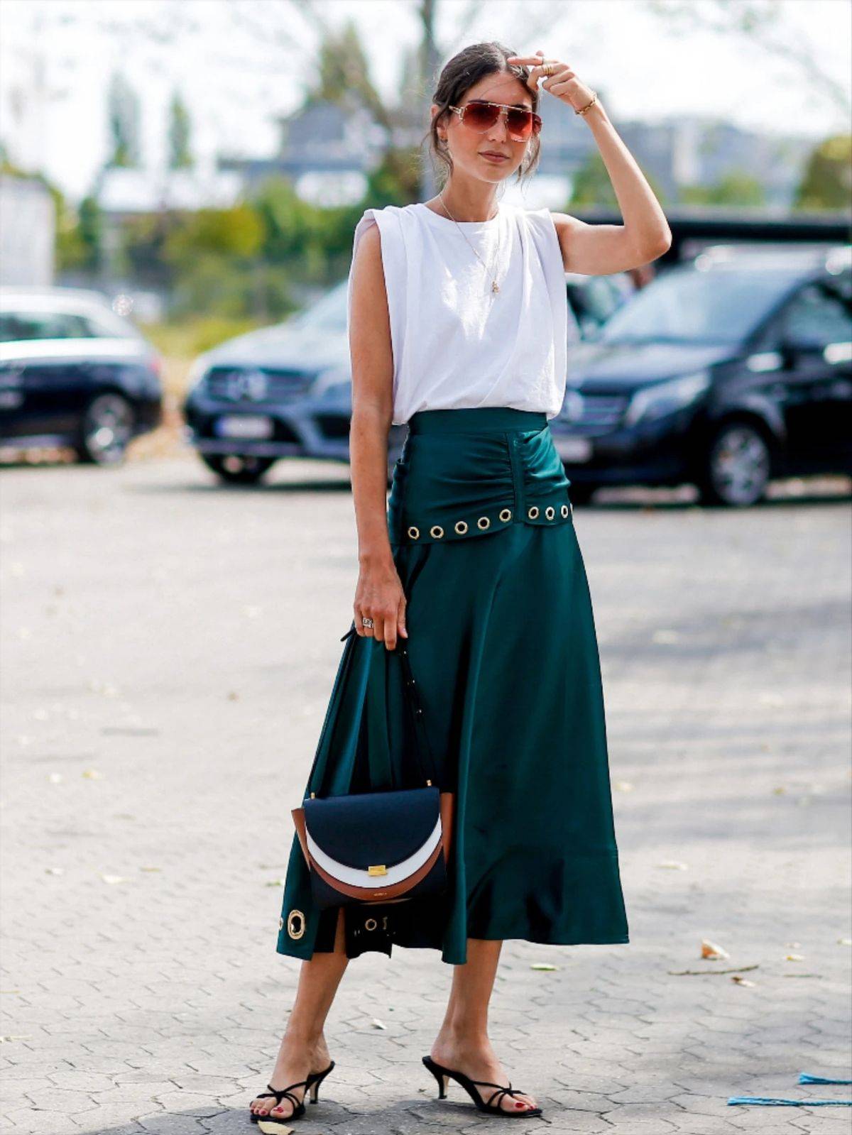 日美|“裙子＋凉鞋”舒适优雅，让夏日美得不一样，这些搭配思路不能少