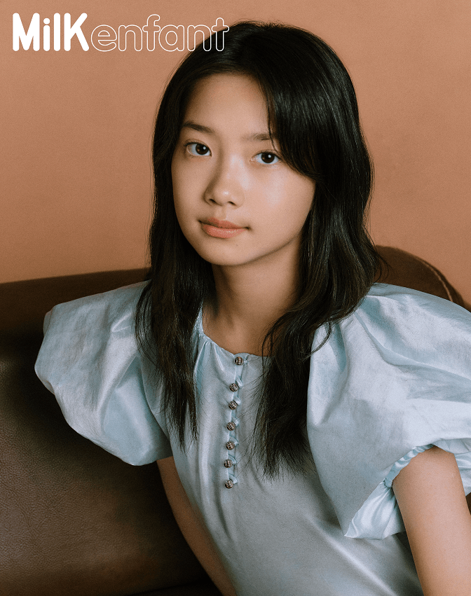 时尚|周涛带着别人家的孩子拍杂志，美颜开过度了，五官妖艳少了高级感