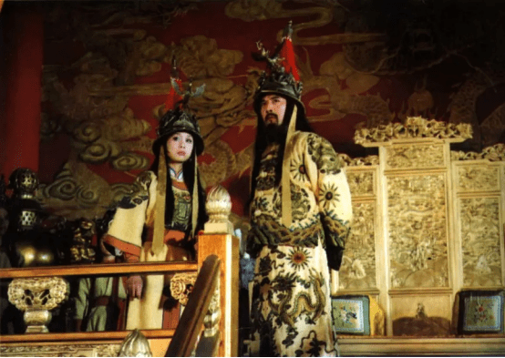 原创清朝的三眼花翎有多珍贵清朝仅7人获得权臣和珅都没有得到