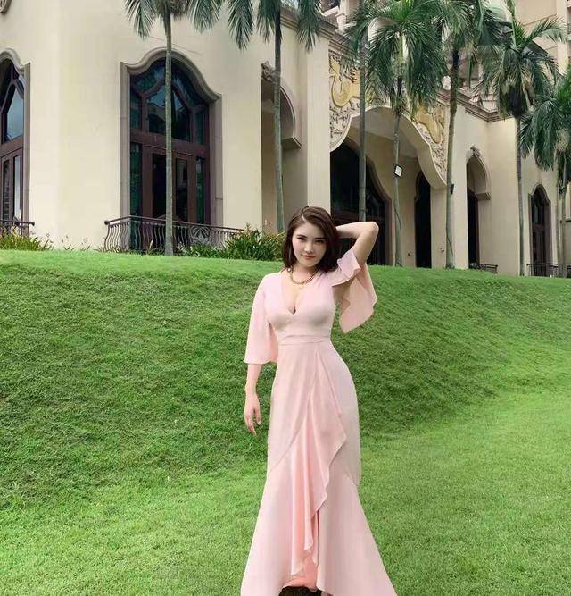 风衣|徐冬冬太会穿,一袭嫩粉长裙尽显优雅气质,轻奢搭配暴露真实身材