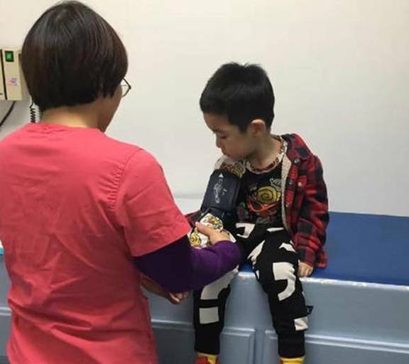 家长|“妈，我不去幼儿园行吗？”当孩子恐惧幼儿园时，家长应该这样做