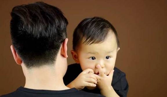 成本高|穷人“生完一个接一个”，中产家庭不敢生，两极分化是咋造成的？