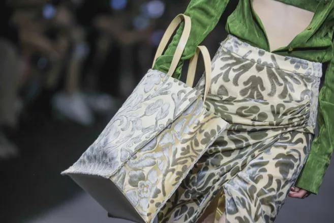 设计|?SS22中国国际时装周 | DAMOWANG新品系列演绎武侠与部落之间的双重变奏