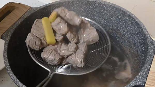 牛肉怎么炖简单 c28709426b4a4e25ab9266dcc2a47d91.jpeg