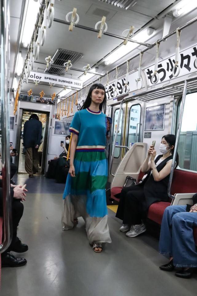 列车|京急列车上走时装秀，KOLOR不求震撼天桥，只求在生活中留下印象