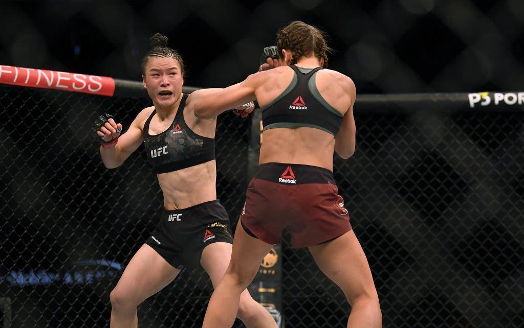 张伟丽|酷！55岁“钢铁侠”小罗伯特·唐尼看张伟丽比赛，现场耍起咏春拳