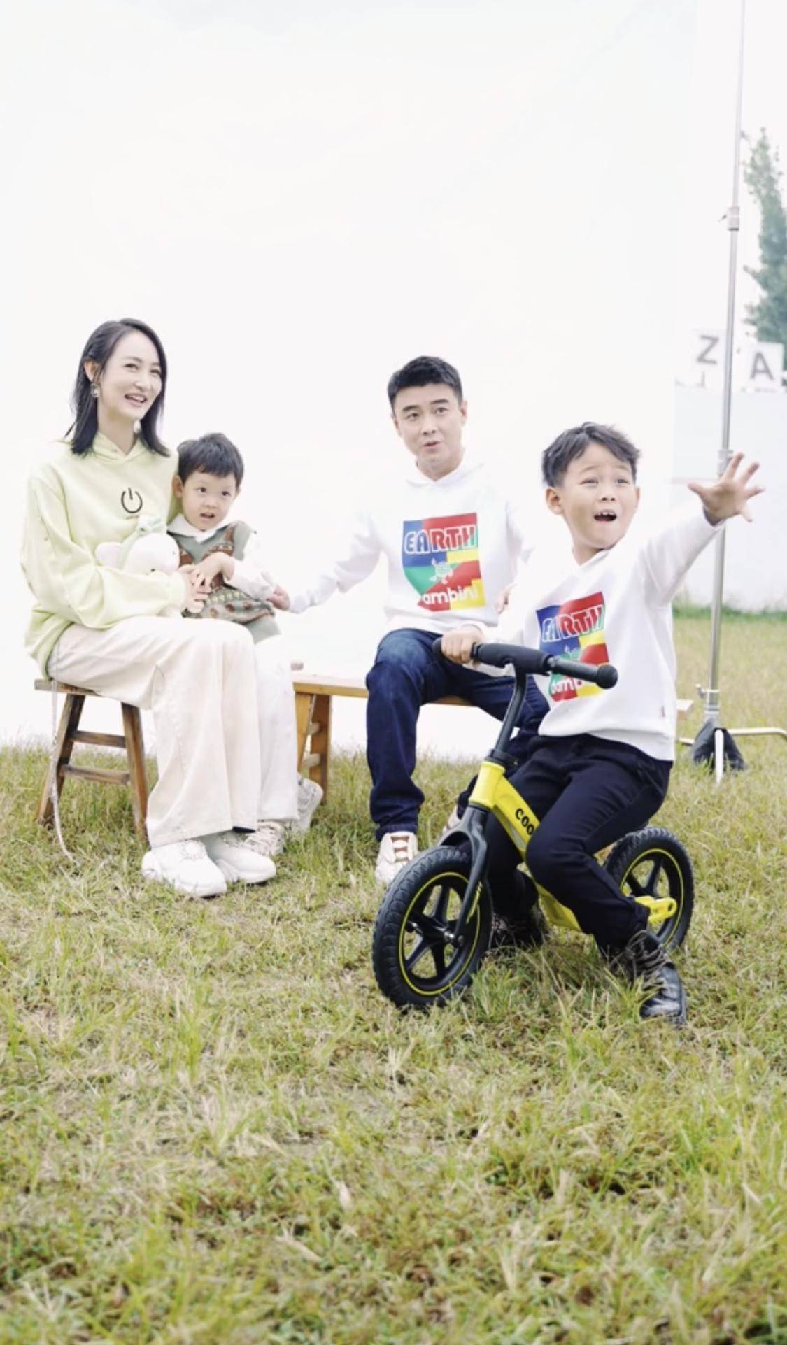 国乒男|“国乒男神”王皓晒全家福，妻子一张“祸水脸”，感觉很有优势美
