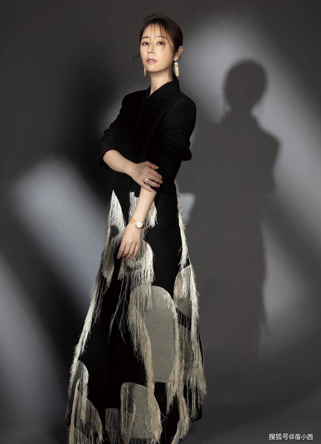 感觉|林心如这回改了风格，烫了摩卡波波头穿斜肩裙，就她能穿出高级感