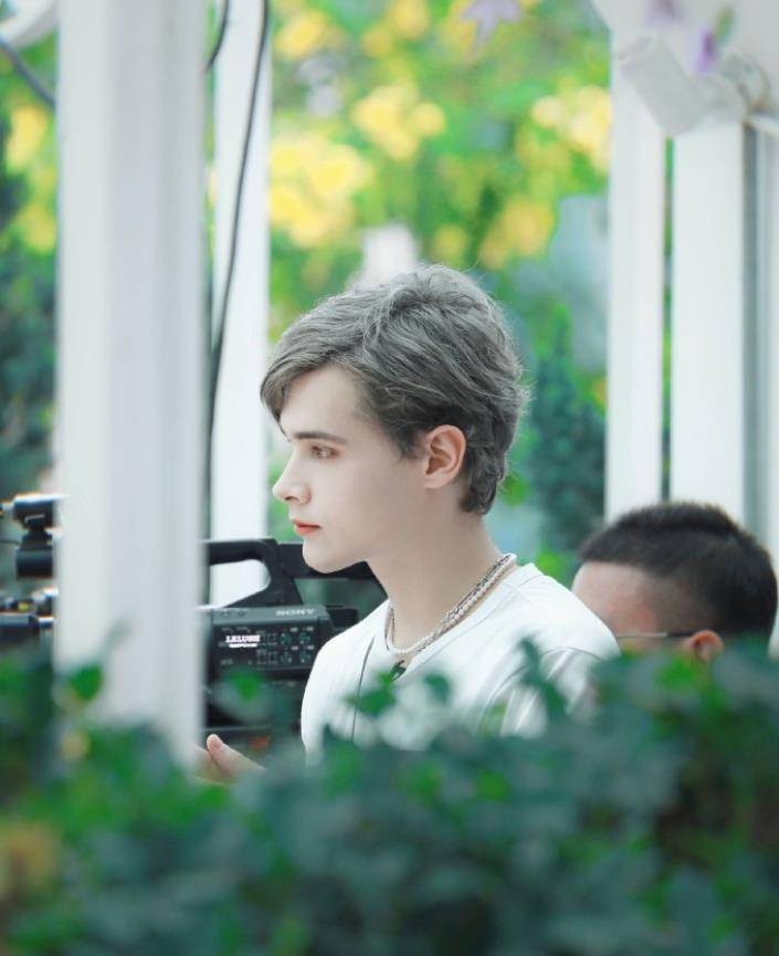 生命|高以翔后又一知名男星真人秀节目录制现场出事,被救护车紧急拉走