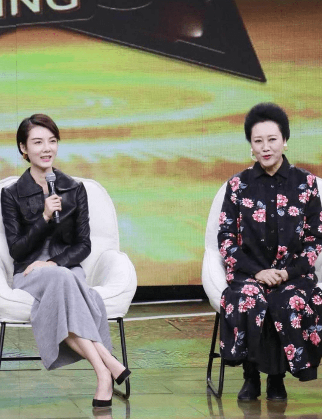 身材|车晓的瘦让身材大打折扣，别看妈妈王丽云穿得花，也比闺女有气质