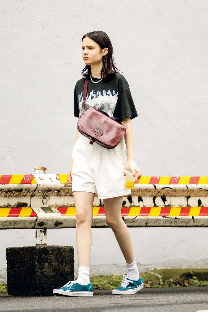 运动鞋|逛街偶遇杨幂…她穿短裤时总穿这几款鞋