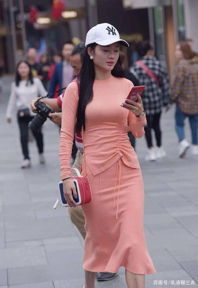 黑色|白色搭配瑜伽裤，简约美观，自信大方