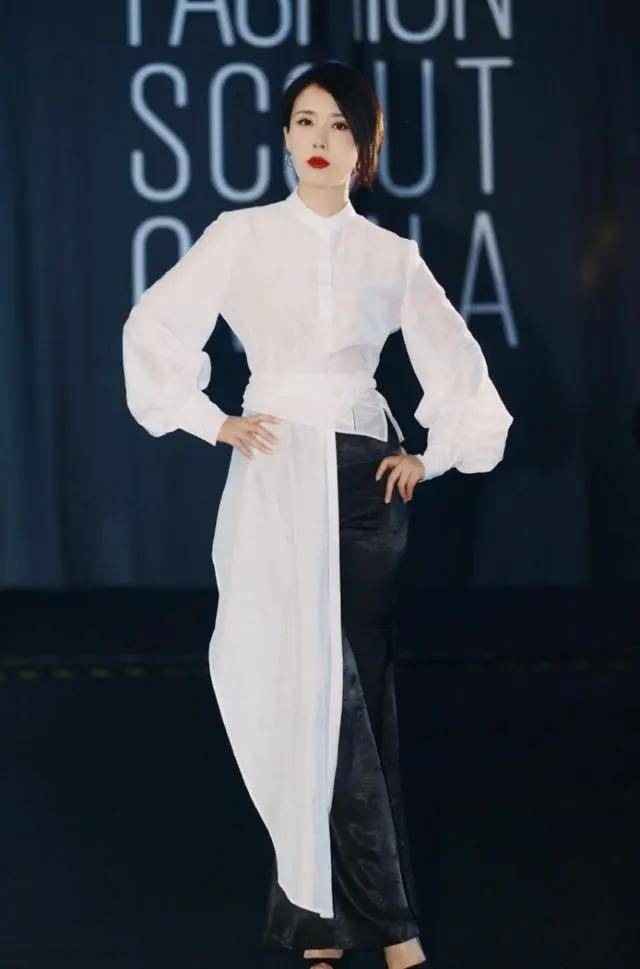 身材|“最美嫦娥”颜丹晨穿粉旗袍好优雅，温柔淡然，美得让人移不开眼