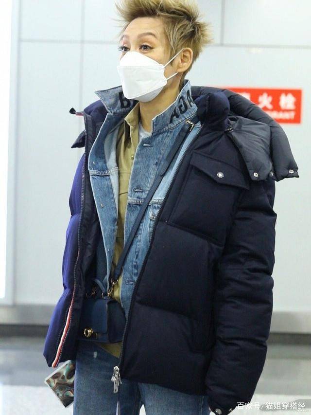 宁静|48岁宁静身材真瘦,机场叠穿“4层衣服”也不显胖,羡慕“姐姐”