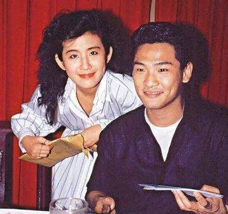《小娘惹》正在热播肖燕造型获赞剧中分饰萧传勲两角让人惊