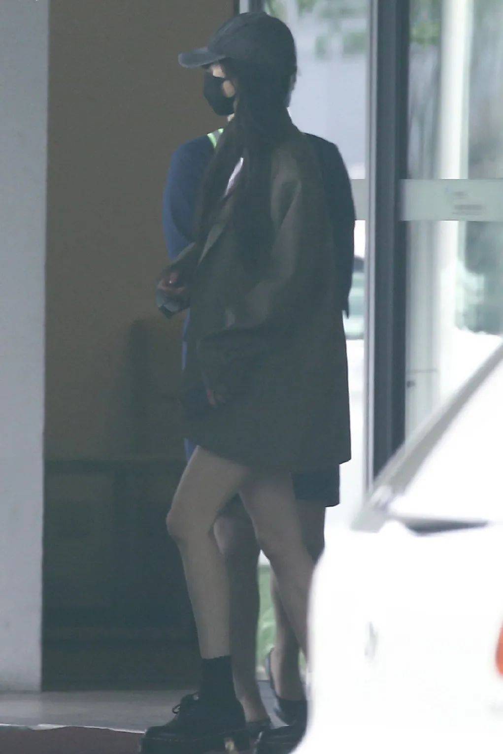 运动鞋|逛街偶遇杨幂…她穿短裤时总穿这几款鞋