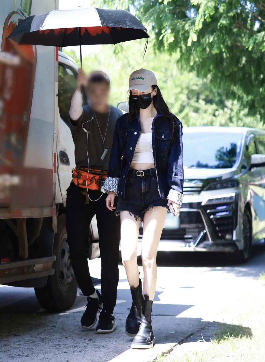 运动鞋|逛街偶遇杨幂…她穿短裤时总穿这几款鞋