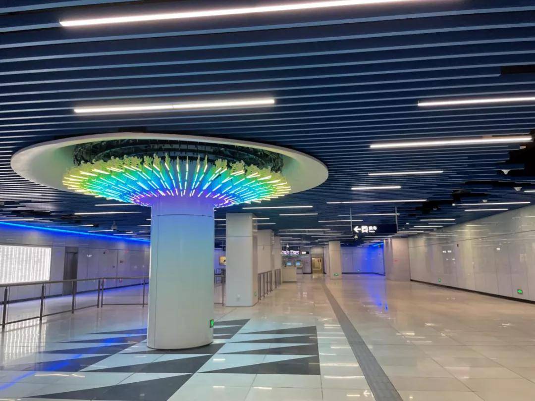 鱼嘴站pis信息屏 两条线路在建设中坚持因地制宜