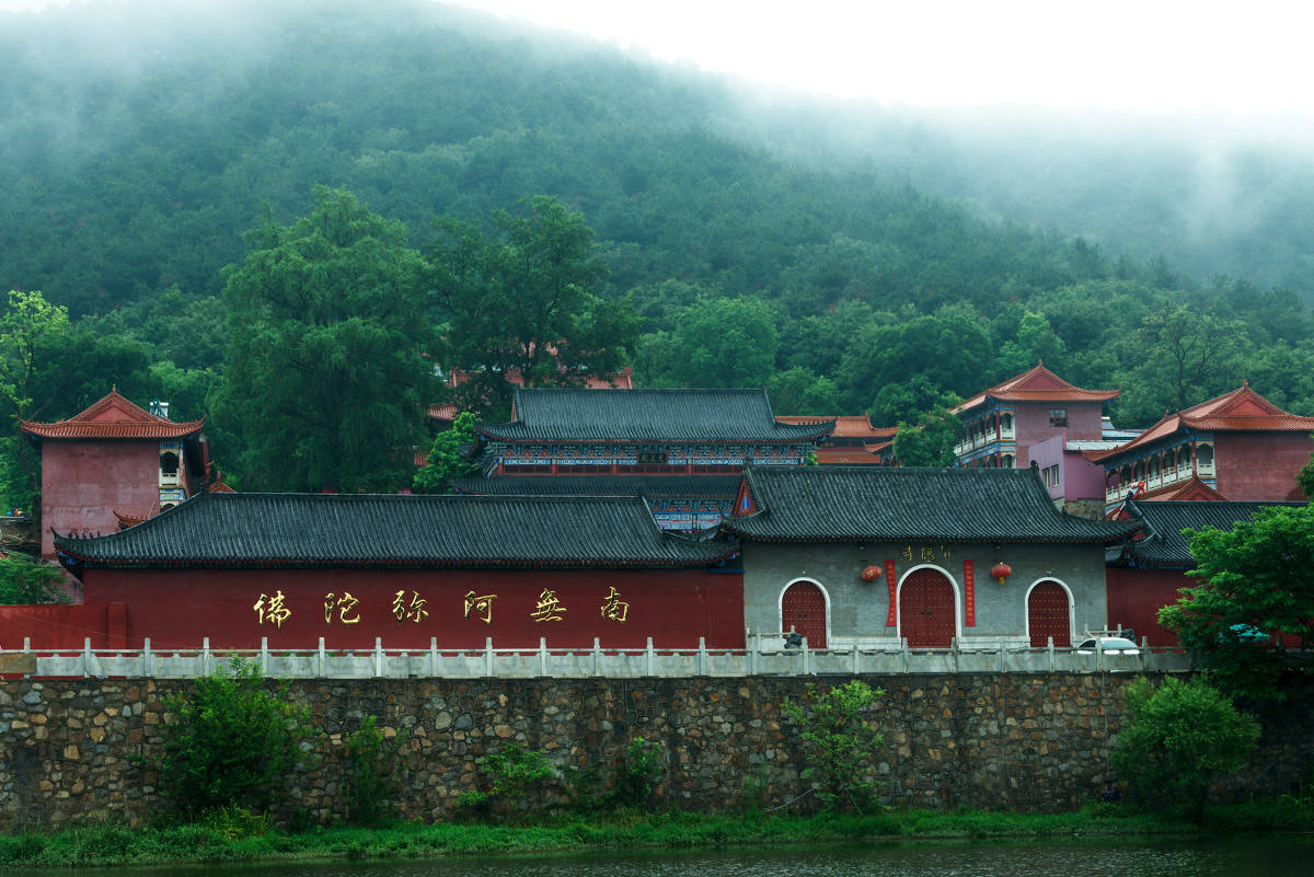 河南一座香火很旺的寺庙，距今约1500余年，是中原五大寺之一