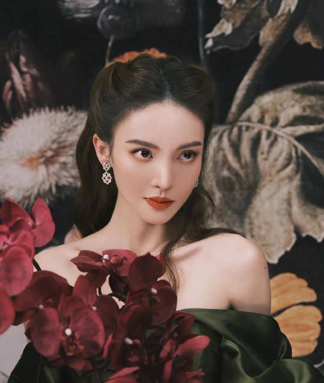 发型|别再披头散发了！这6款“发型”才够美够清凉，时髦还显脸小