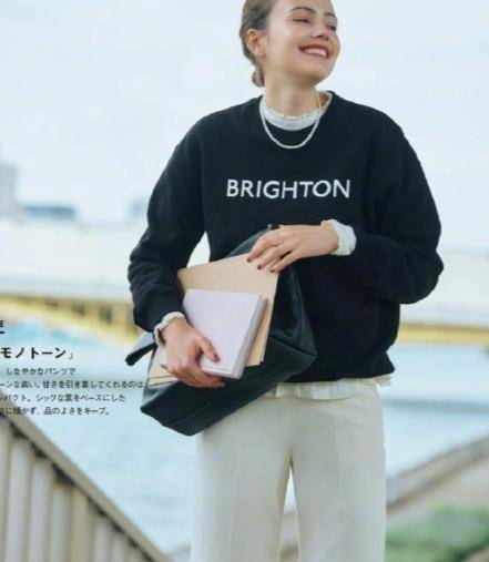 黑色|2021年秋天穿卫衣,学会日杂里的3个穿搭思路,怎么穿都时髦!