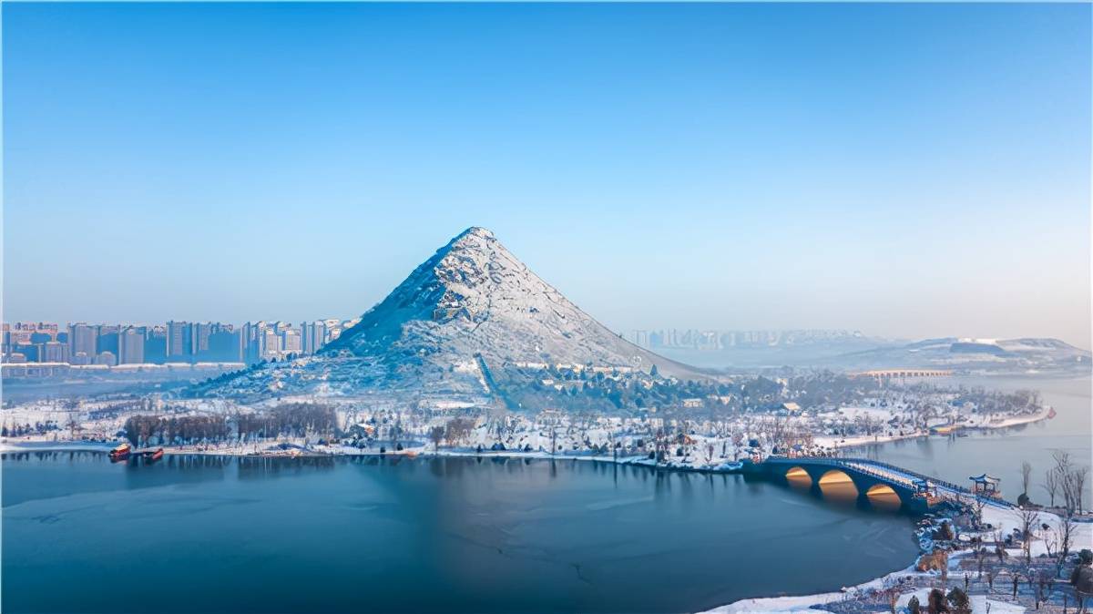 伴月大明湖》《光芒普照华山湖》炎炎夏日悄然而去,泉城济南欢歌再起