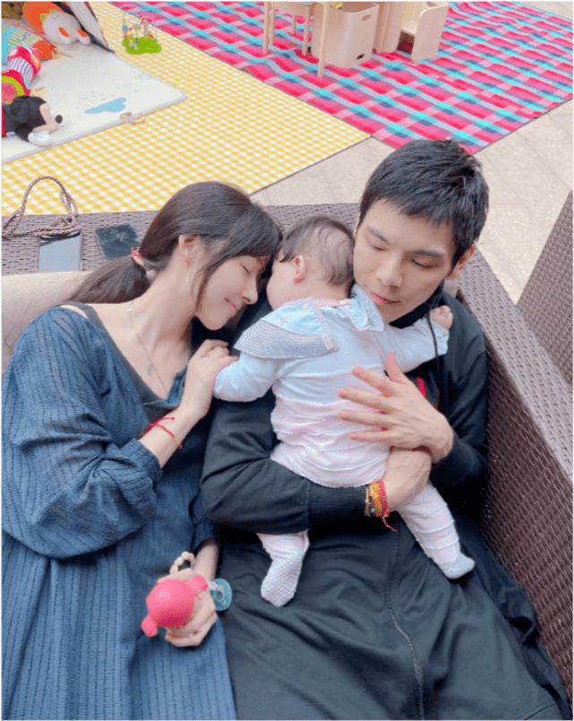 向太生|郭碧婷怀二胎了？带女儿外出游玩腹部凸起明显，此前曾答应向太生三个孩子