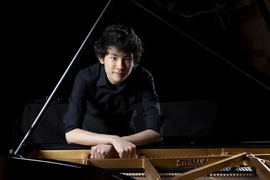 中国爱乐乐团钢琴手图片
