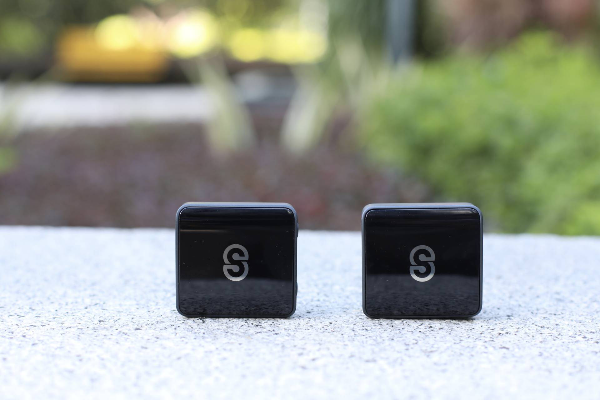 室内直播时间较长,接收器需要长期挂在衣领上,小蜜蜂精选婴儿级安全亲