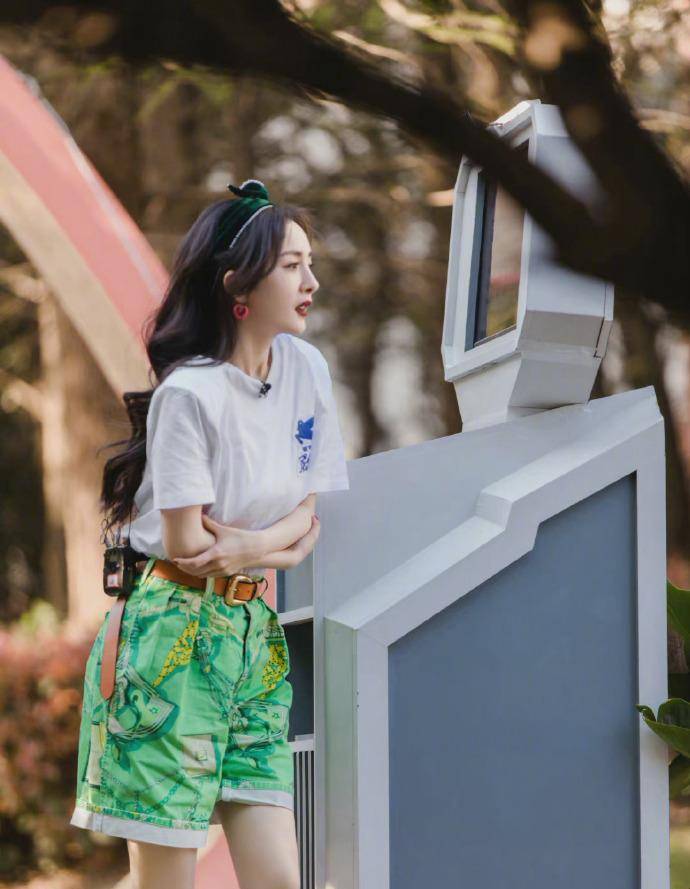 职场|女人过了30岁不要乱穿衣?建议多学杨幂穿搭知识,日常低调又时髦