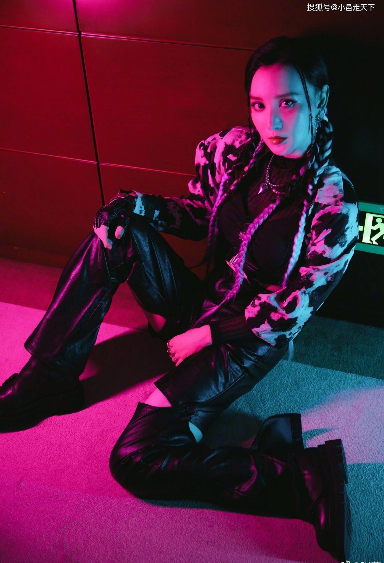 黑色|张萌黑色皮裤时尚写真