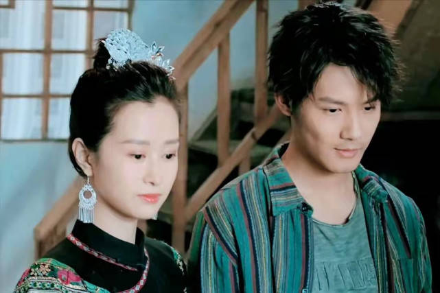 同学|韩烨凭借《玫瑰行者》出圈，蓝盈莹是她的同学，曾在知否中扮丹橘