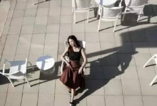 拍照怎么拍出高级感女孩子 3c539aa393c84e93ad0de4f5724cd4ff.jpeg