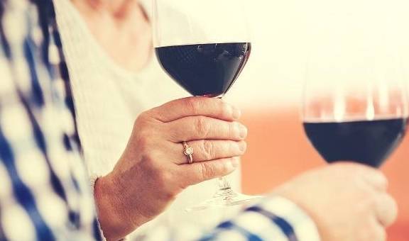 眼睛|肝脏不好的人，除了戒酒，日常5个坏习惯，也应自觉改过